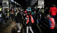 Environ 150 personnes ont envahi les voies de la gare Lyon Perrache.