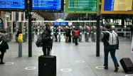 Un homme armé d'un couteau s'en est pris aux agents de la sûreté ferroviaire à la gare Saint-Lazare de Paris (Illustration).