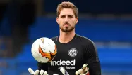Kevin Trapp revient à Francfort après une intersaison à Paris.