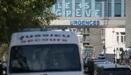 Près de la moitié des services d'urgences dans toute la France sont maintenant en grève.