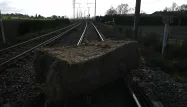 Crise agricole : au lendemain de la visite d'Annie Genevard, les agriculteurs bloquent les voies ferrées du sud de Toulouse