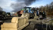 Crise agricole : les agriculteurs se préparent à passer les fêtes de fin d'année sur les barrages