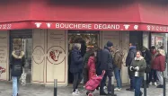 «On est débordés» : à Paris, les commerçants sur le pied de guerre face aux derniers achats de Noël