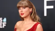 Une visibilité soudaine et inattendue, portée par la notoriété internationale de Taylor Swift.