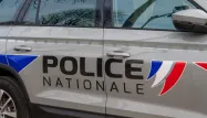 Paris : vexé après une bataille de boules de neige, il porte des coups de couteau à un adolescent avant d'être interpellé