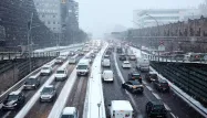 Plus de 1.000 kilomètres de bouchons en Ile-de-France ce lundi en raison de la neige.
