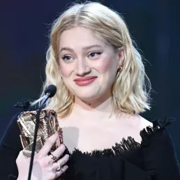 EXTRAIT : Nadia Tereszkiewicz reçoit le César du meilleur espoir féminin