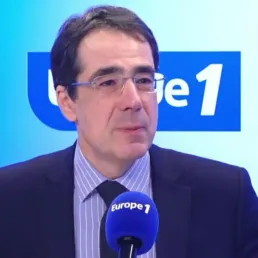 Guerre des chaînes en Ukraine : Darius Rochebin est l'invité de Culture médias