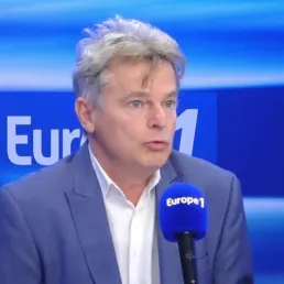 EXTRAIT - Drapeau européen sous l'Arc de Triomphe : "je trouve regrettable que le président ait fait le choix de retirer le drapeau français"