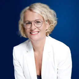 Castex se met (un peu) au people, bonne stratégie ?