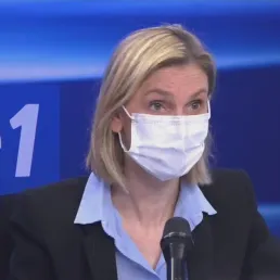 EXTRAIT - Vaccins bloqués en Italie : Panier-Runacher assume "un moyen de faire pression" sur AstraZeneca