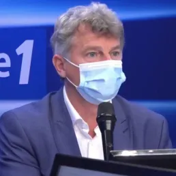 EXTRAIT - Vaccin : les capacités de production françaises insuffisantes ? "Pannier-Runacher ment", selon Roussel