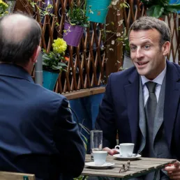 EXTRAIT - Macron soulagé mais prudent sur les réouvertures : "C’est pas la bamboche du jour au lendemain"