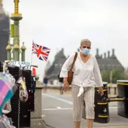 EXTRAIT - Covid : la baisse des cas au Royaume-Uni doit-elle faire espérer la France ?