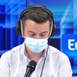 Covid : la crise sanitaire durera "encore plusieurs mois", avertit Emmanuel Macron