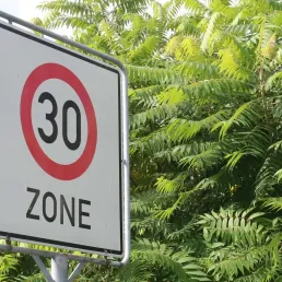 EXTRAIT - La circulation limitée à 30 km/h dans presque tout Paris dès fin août