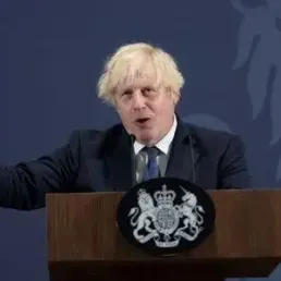 EXTRAIT - Levée des restrictions en Angleterre : inquiétudes autour "d'une stratégie extrêmement risquée"