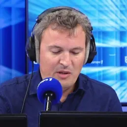 EXTRAIT - "On vit au jour le jour" : en Corse, face au Covid, la pression hospitalière se renforce