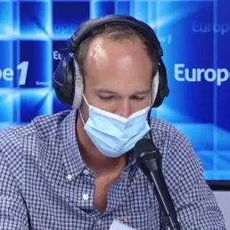 EXTRAIT - Violent feu de forêt sur la Côte d'Azur, des milliers de personnes évacuées