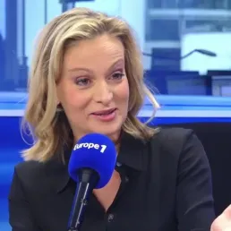 Audrey Crespo-Mara et Darius Rochebin, journalistes