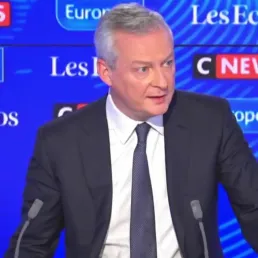 Covid-19 : «Le variant Omicron n'aura pas d'impact sur la croissance», assure Bruno Le Maire