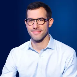 L'actualité du jour : les femmes et le foot à travers le monde, le Quizz James Bond et les fake news