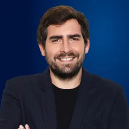 "On est obligés de faire notre petite réserve comme des petits écureuils", raconte Sandrine, infirmière libérale.