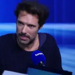 EXTRAIT - La rencontre de Nicolas Bedos avec Jean Dujardin a été "totalement spontanée, intime, immédiate"