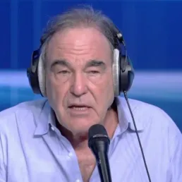 James Bond, ses parents, Liz Taylor... Les icônes d'Oliver Stone