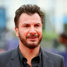 EXTRAIT - Michaël Youn rend hommage à Eric et Ramzy et Jamel, qui lui ont "beaucoup appris"