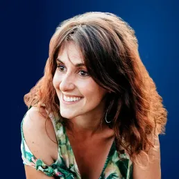 Pharell Williams crée une gamme de couverts en plastique à partir de vieux CD recyclés