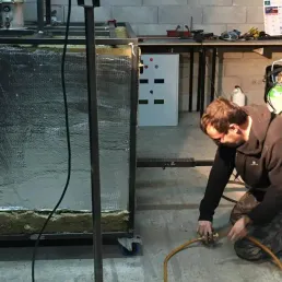 A Puget-Théniers dans les Alpes-Maritimes, il transforme le plastique en carburant !