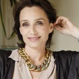 Kristin Scott Thomas sur sa passion pour l'architecture : "Je suis très intéressée par les espaces construits pour des gens"