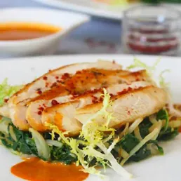 Découvrez le suprême de volaille au saté de Cook Angels par Anne-Laure Pham