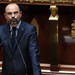 Acte 2 du quinquennat : "Un changement de méthode et une promesse de continuité de la politique menée"