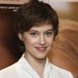 Lou de Laâge sur "Blanche comme neige" : "J'ai passé deux mois où j'ai été hyper bien avec moi-même"