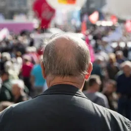 Vers une retraite à 65 ans ? : "Il n'existe pas d'autre solution que de travailler plus longtemps"