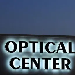 Optical Center va recruter 700 personnes en 2019 et 800 en 2020, annonce son président