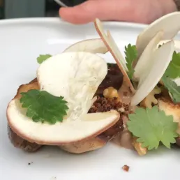 Découvrez la recette des cèpes cuits et crus de David Toutain