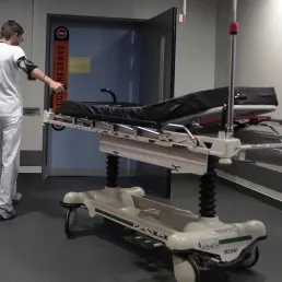 Le système de santé français salué, une étude inquiétante sur les cadres, comment l'Italie veut lutter contre l'oubli des bébés dans les voitures