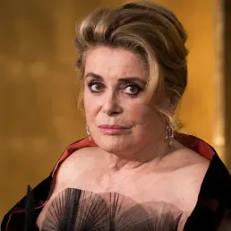 Les produits européens mieux protégés en Chine, le PS absent de la manifestation contre l'islamophobie, Catherine Deneuve hospitalisée