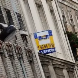 Les taux des crédits immobiliers retombent à un record, des "quotas" immigration qui passent très mal, préparez votre lettre au Père Noël