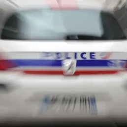 police, policier, policiers, police nationale, voiture de police