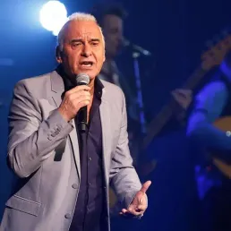 Michel Fugain : "Le spectacle vivant est l'un des derniers bastions contre un monde qui se déshumanise"