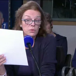 Edito : "Est-ce qu'on peut mettre sur un même plan une main baladeuse sur un genou et un viol ?"