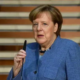 Accord entre Angela Merkel et le SPD : "Sans le feu vert des militants, rien n'est réglé"