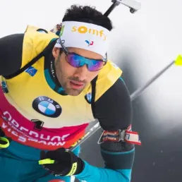 Biathlon : Martin Fourcade récupère un sixième titre olympique après la disqualification d’Ustyugov