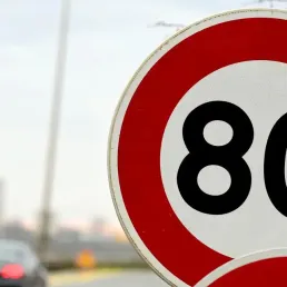 Limitation des routes secondaires à 80 km/h : "Edouard Philippe est lâché en rase campagne"