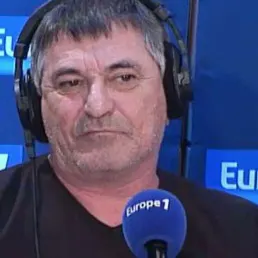 "Depuis que j'ai annoncé ma dernière tournée, je reçois une pièce par semaine et un scénario tous les mois", révèle Jean-Marie Bigard