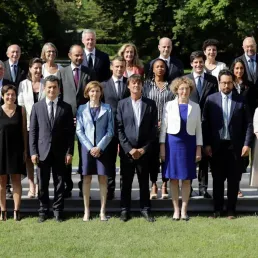 "Certains ministres sont inconnus du grand public, c'est presque cruel"